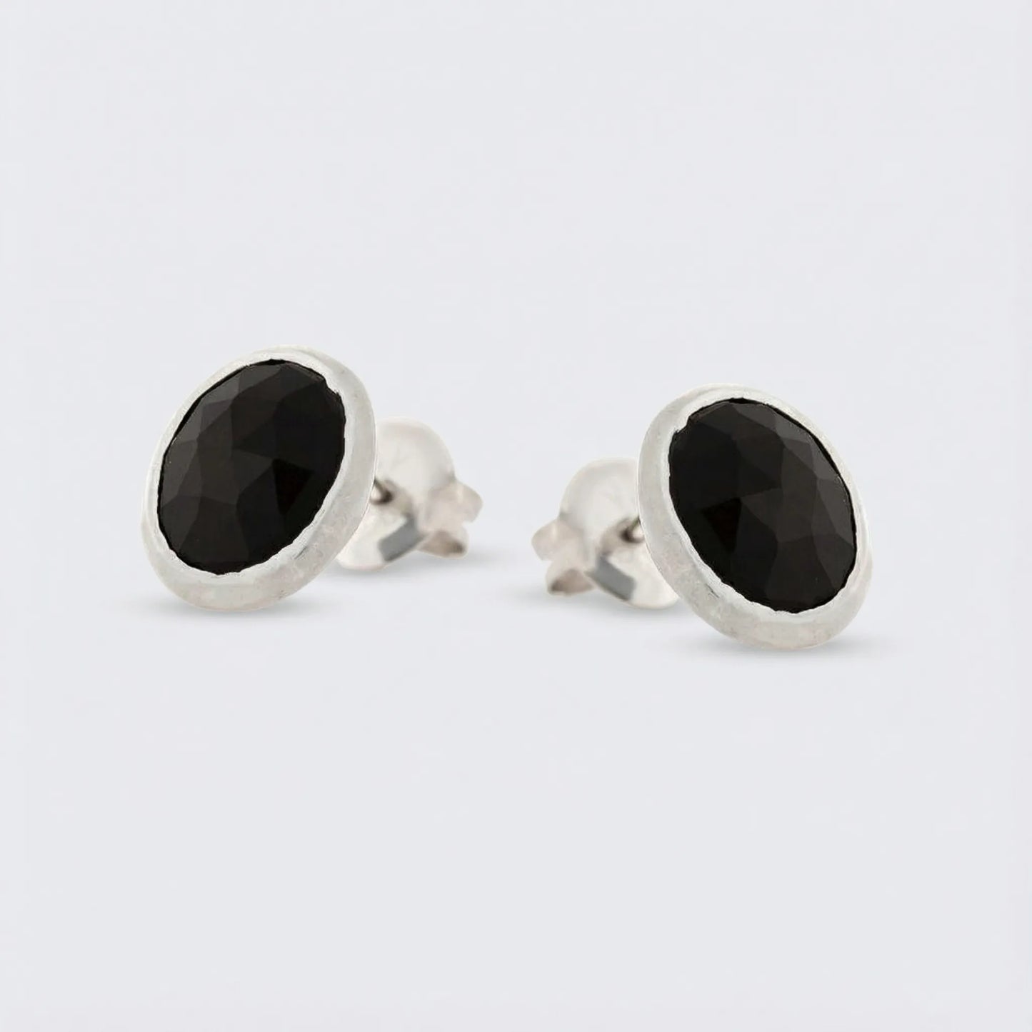 Boucles d'oreilles onyx noir naturel ovale en argent rhodié 925