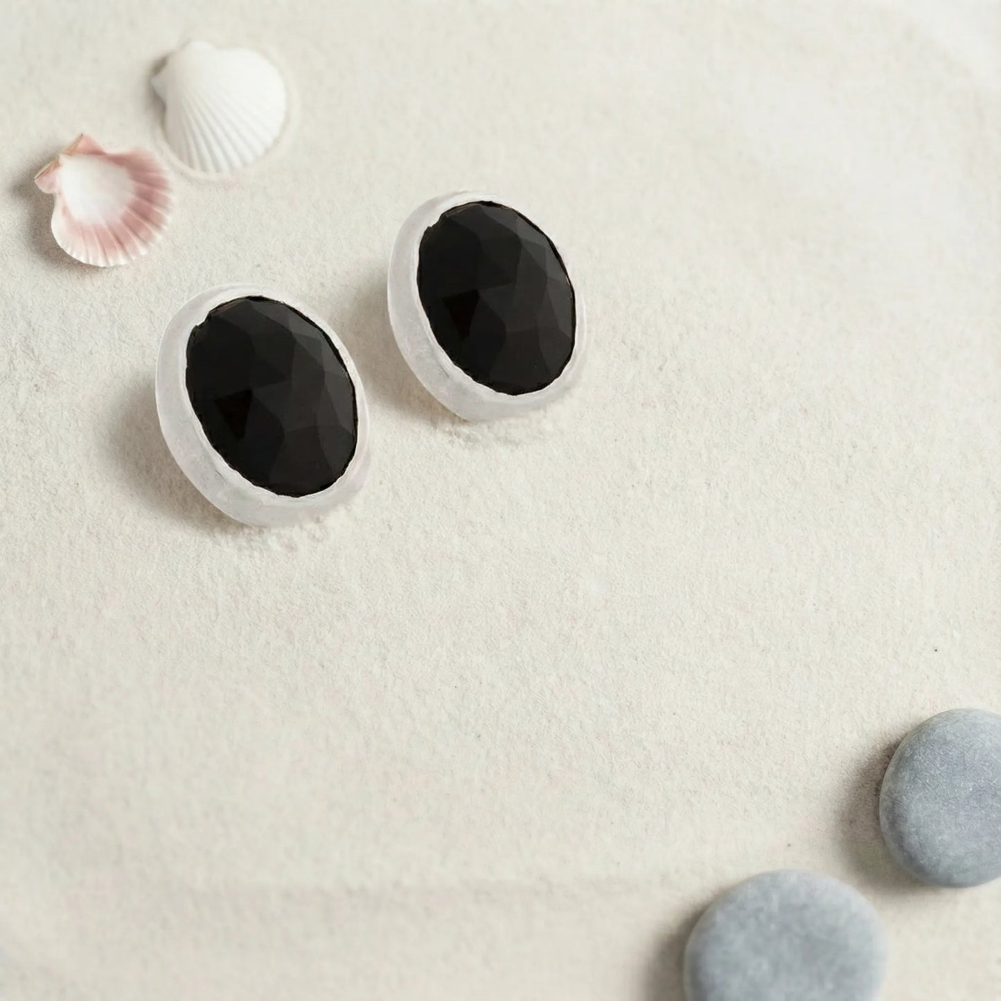 Boucles d'oreilles onyx noir ovale en argent rhodié 925 - zoom