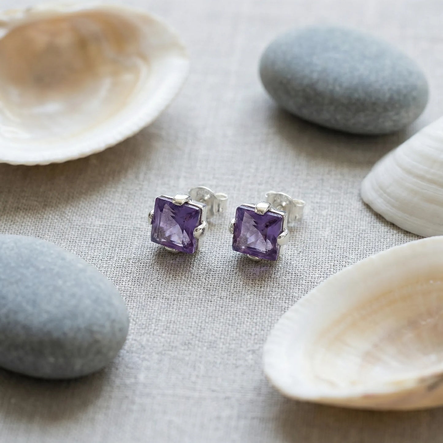 Boucles d'oreilles améthyste carrée en argent rhodié 925 - zoom