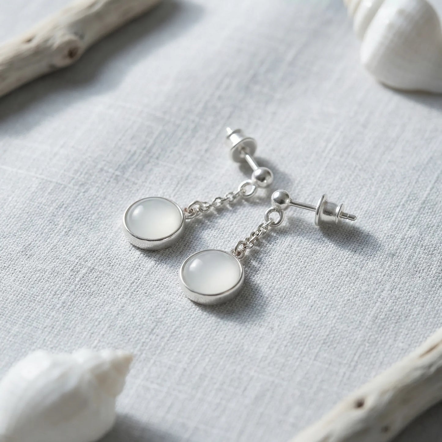 Boucles d'oreilles agate bleue ronde en argent rhodié 925 - zoom