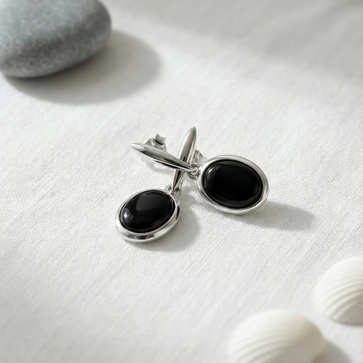 Boucles d'oreilles agate noire ovale en argent rhodié 925 - zoom