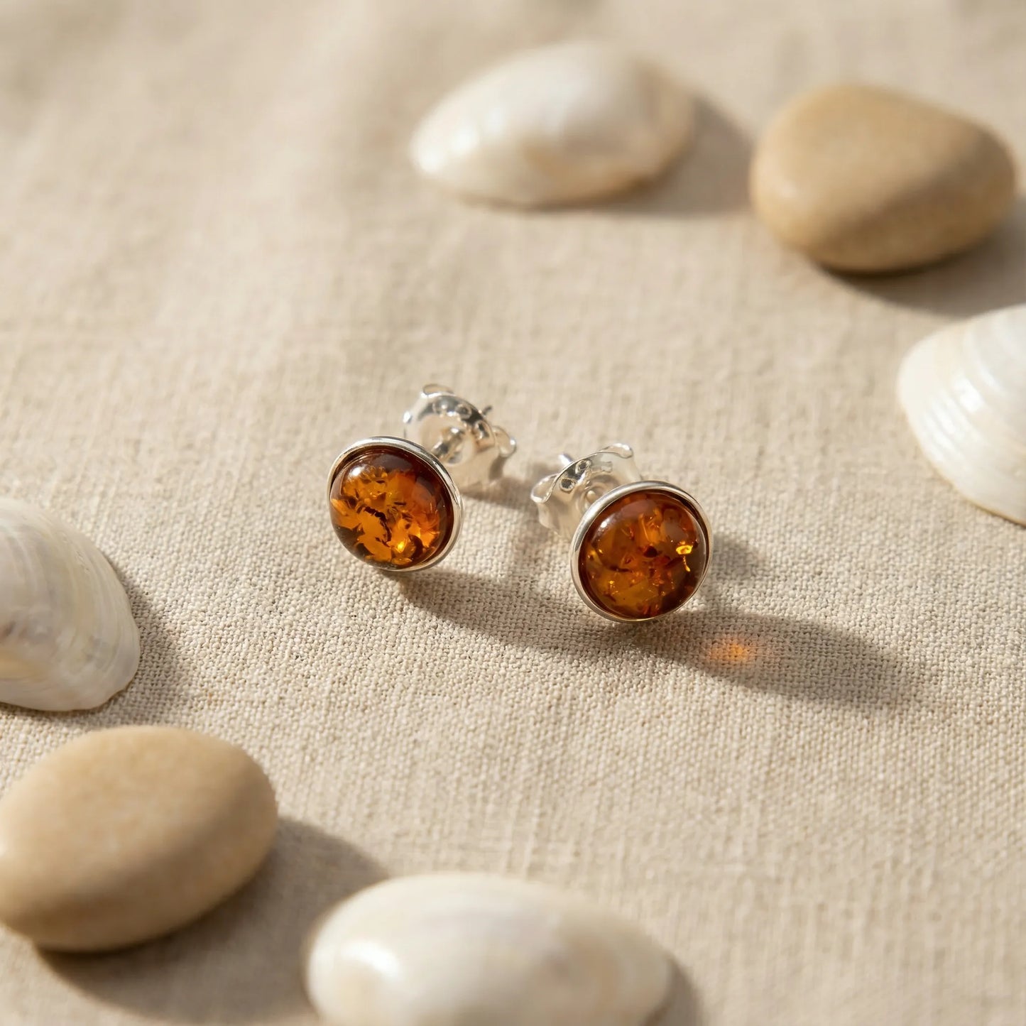 Clous ambre cognac rond argent rhodié 925 modèle 0KCR - zoom