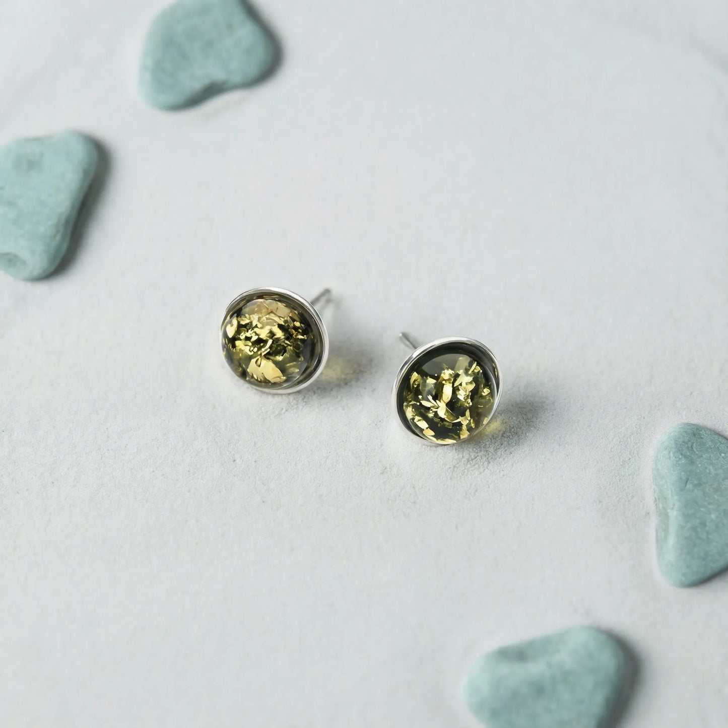 Boucles d'oreilles ambre vert clous argent rhodié 925 - zoom