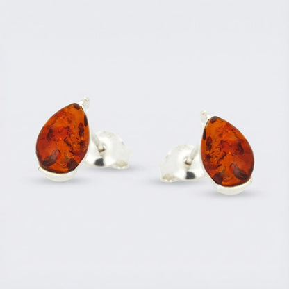 Clous d'oreilles ambre cognac de la mer Baltique goutte en argent rhodié 925