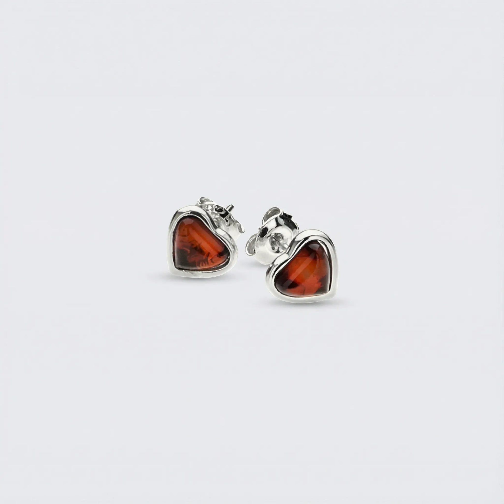 Clous d'oreilles coeur ambre cognac en argent rhodié 925