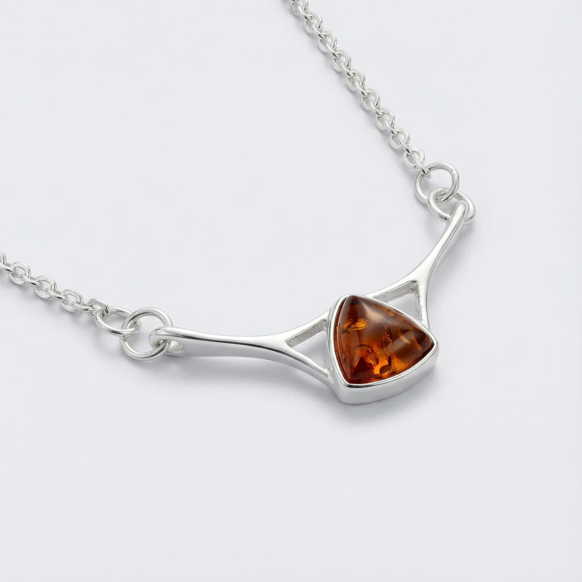 Collier ambre cognac triangle en argent rhodié 925