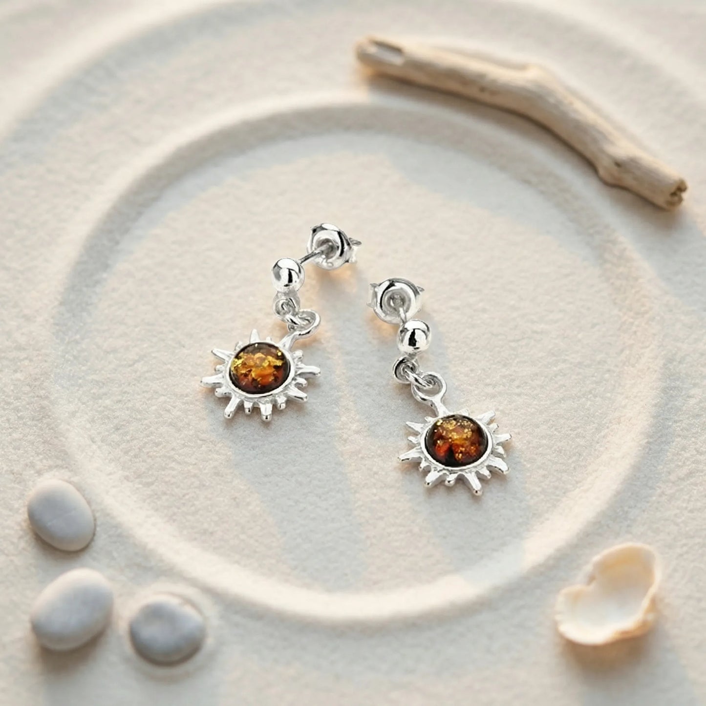 Boucles d'oreilles pendantes soleil ambre cognac modèle 080R - zoom