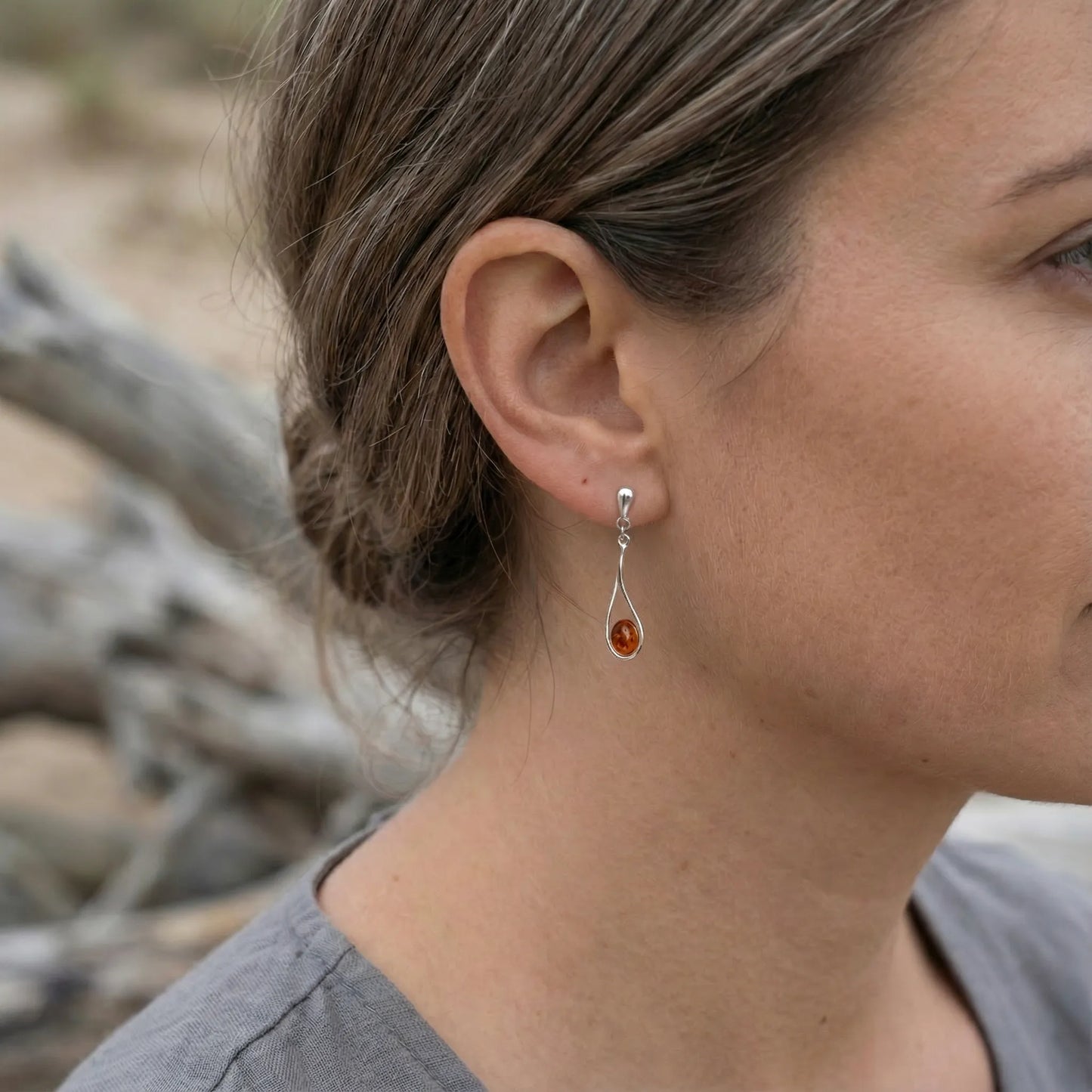 Boucles d'oreilles ambre cognac goutte argent rhodié 925 - vue detail