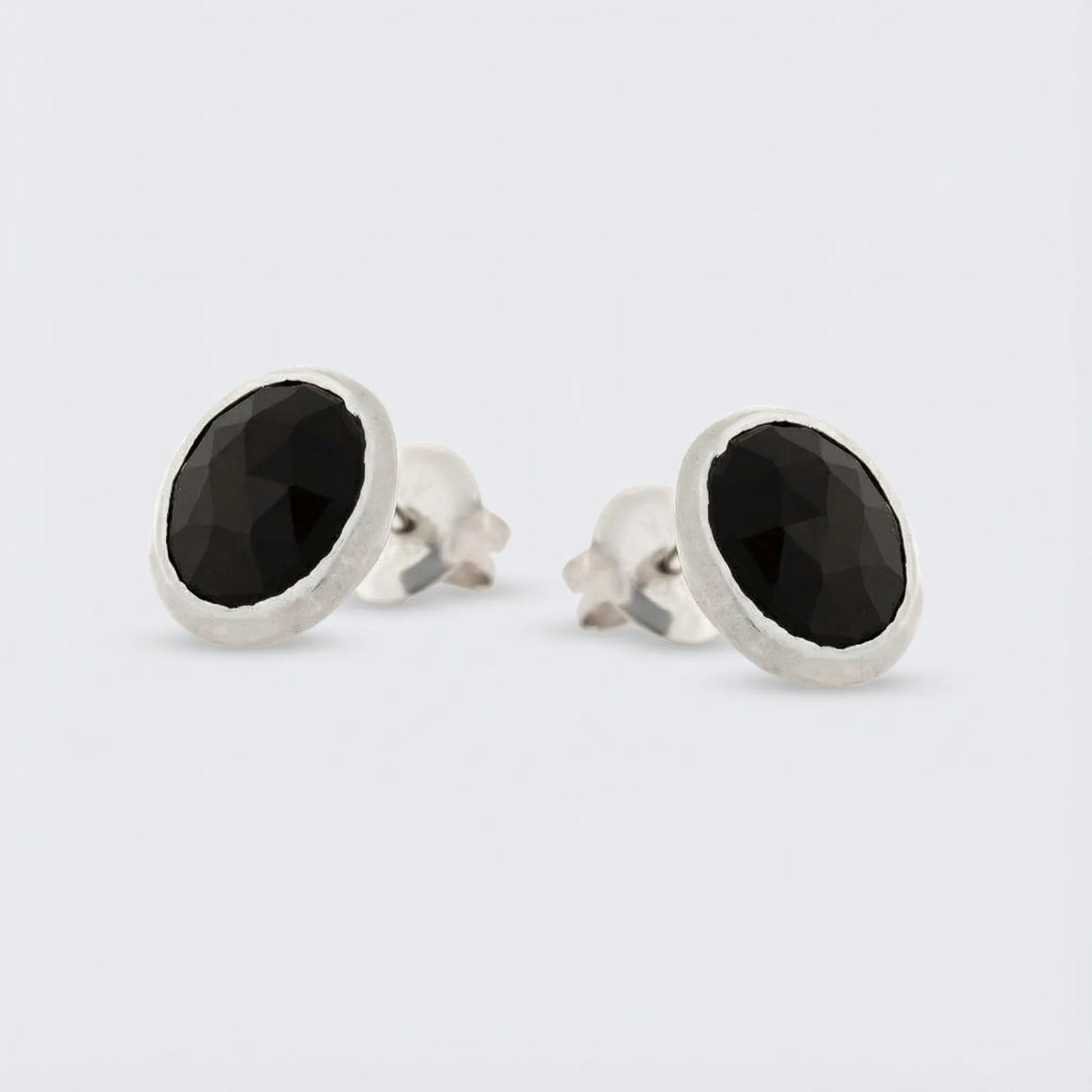 Boucles d'oreilles onyx noir naturel ovale en argent rhodié 925