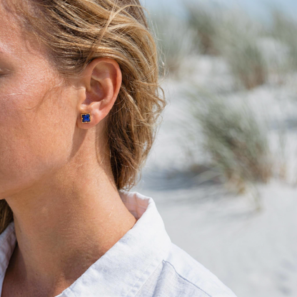 Puces d'oreilles lapis-lazuli carré en argent doré 925 - vue detail