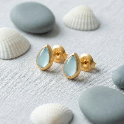 Boucles d'oreilles calcédoine bleue puces en argent doré 925 - zoom