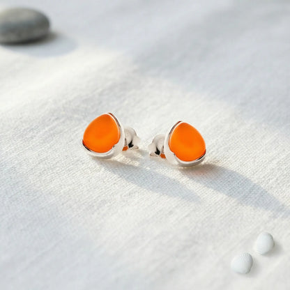 Boucles d'oreilles cornaline triangle puces argent rhodié - zoom