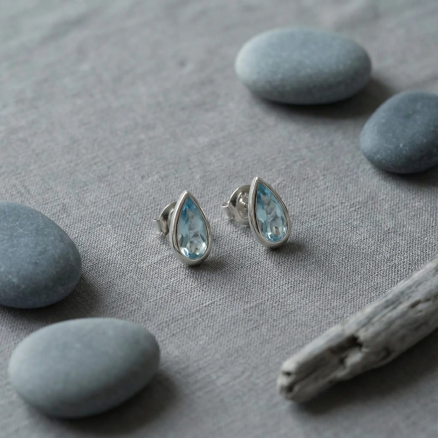 Boucles d'oreilles goutte calcédoine bleue argent rhodié 925 - zoom