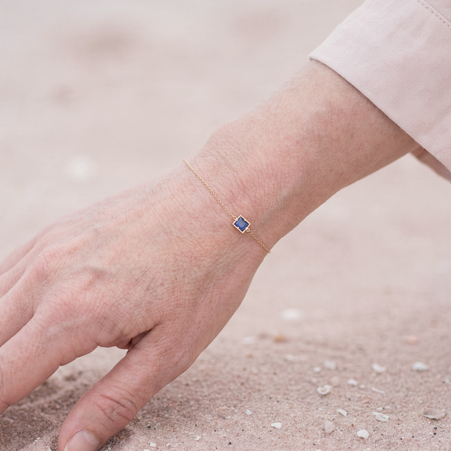 Bracelet lapis-lazuli carré ajustable en argent doré 925 - vue detail