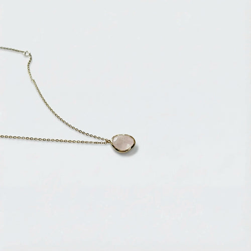 Collier quartz rose irrégulière en argent doré 925