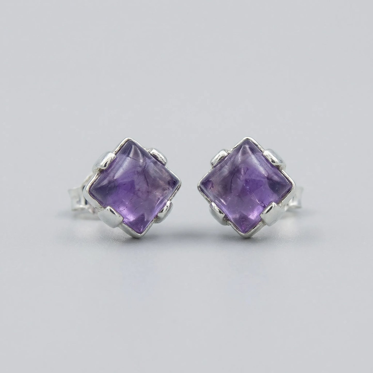 Boucles d'oreilles améthyste carrée en argent rhodié 925