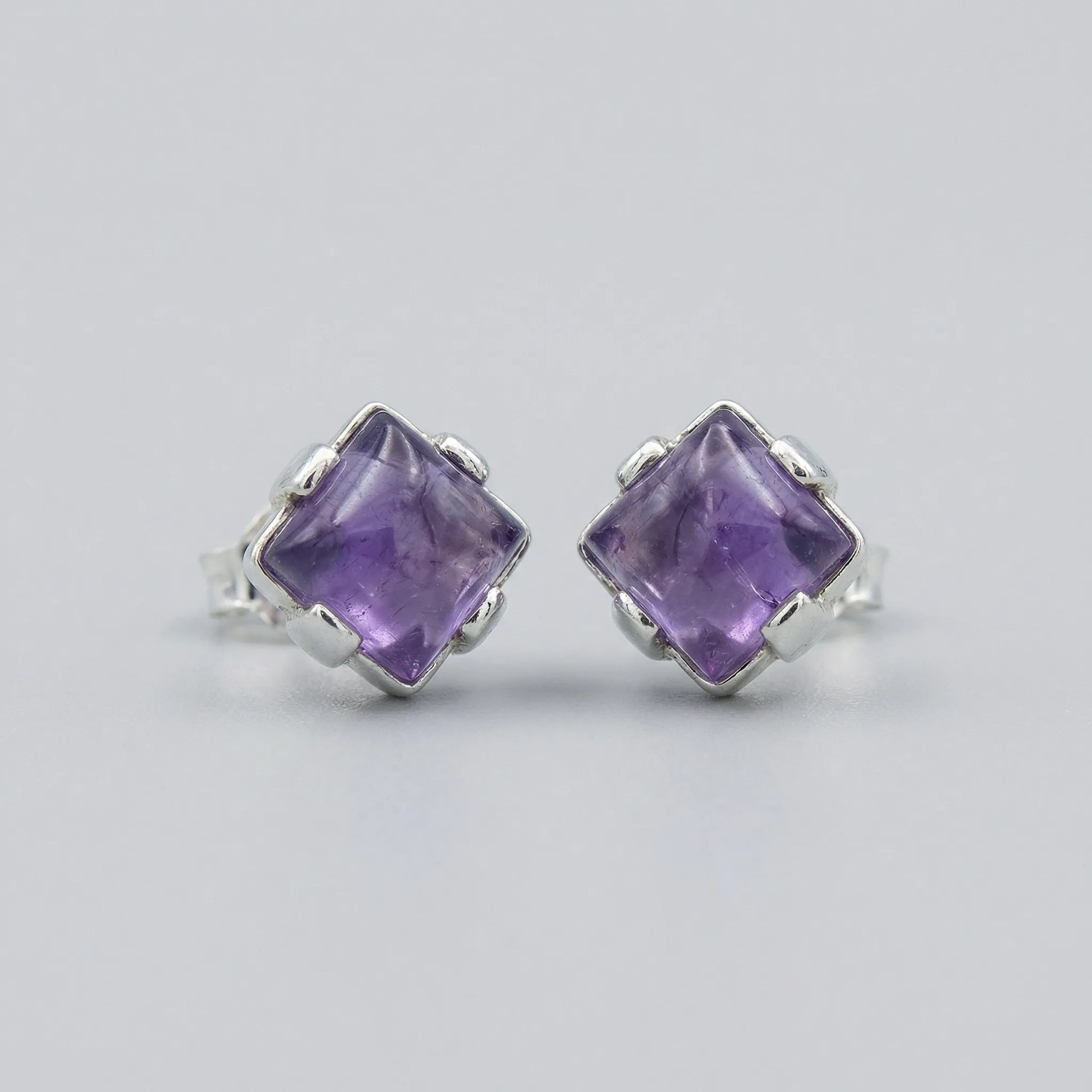 Boucles d'oreilles améthyste carrée en argent rhodié 925
