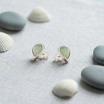 Boucles d'oreilles aventurine verte puces en argent rhodié - zoom