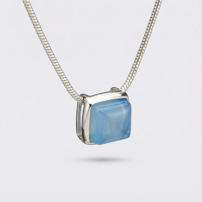 Collier agate bleue carrée en argent rhodié 925
