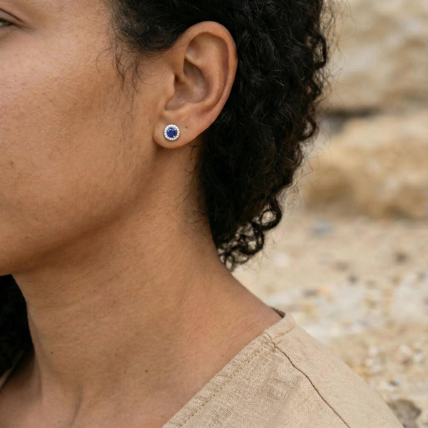 Puces lapis-lazuli rondes en argent rhodié 925 - vue detail