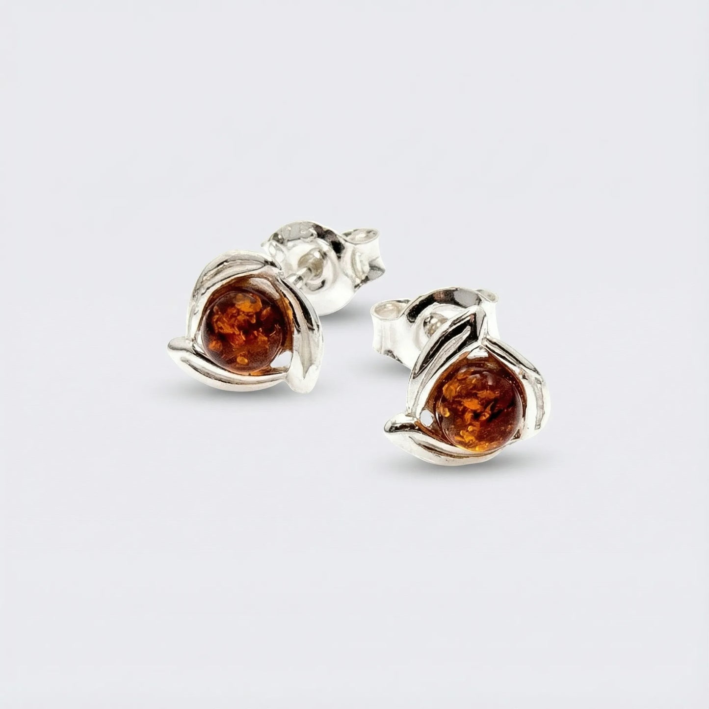Clous d'oreilles ambre cognac de la mer Baltique boule en argent rhodié 925