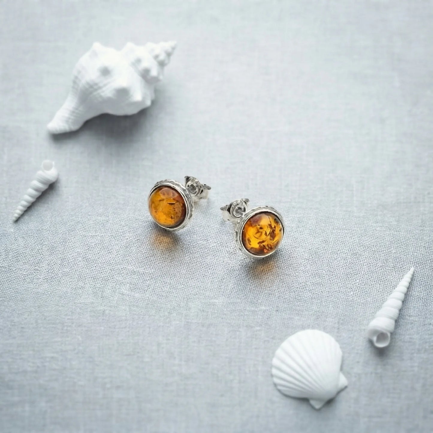 Boucles d'oreilles ambre cognac ronde argent rhodié 925 - zoom