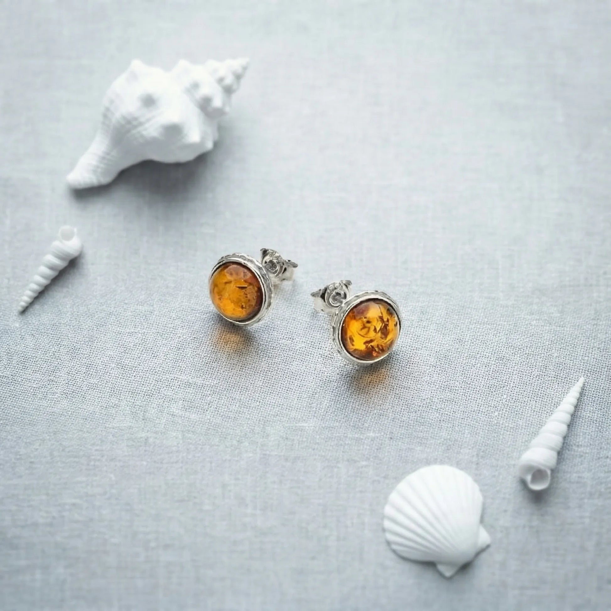 Boucles d'oreilles ambre cognac ronde argent rhodié 925 - zoom