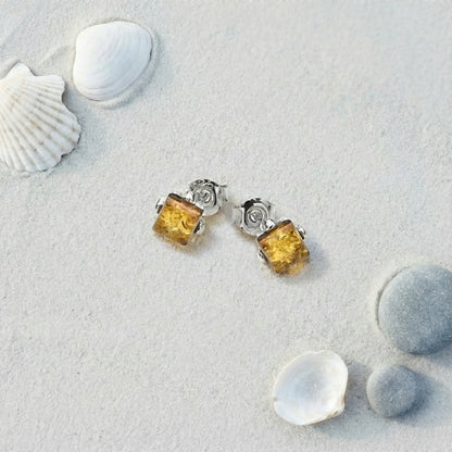 Boucles d'oreilles ambre miel carré en argent rhodié 925 - zoom
