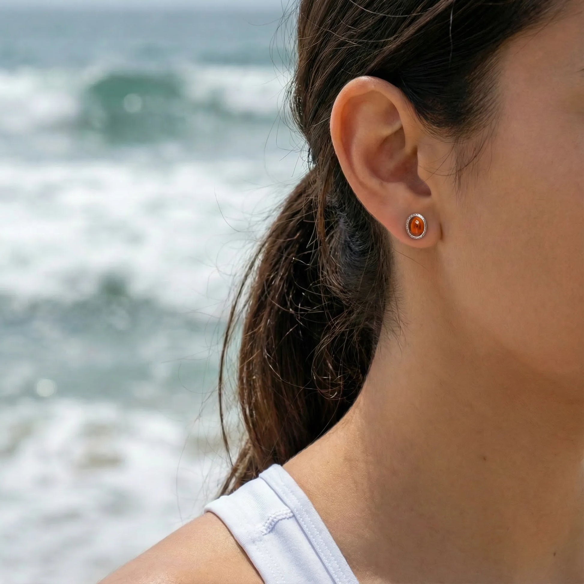 Boucles d'oreilles ambre cognac ovale en argent vieilli 925 - vue detail