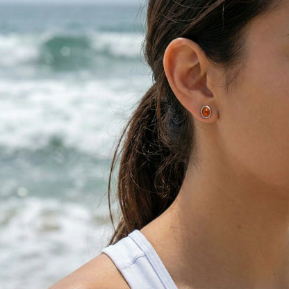 Boucles d'oreilles ambre cognac ovale en argent vieilli 925 - vue detail