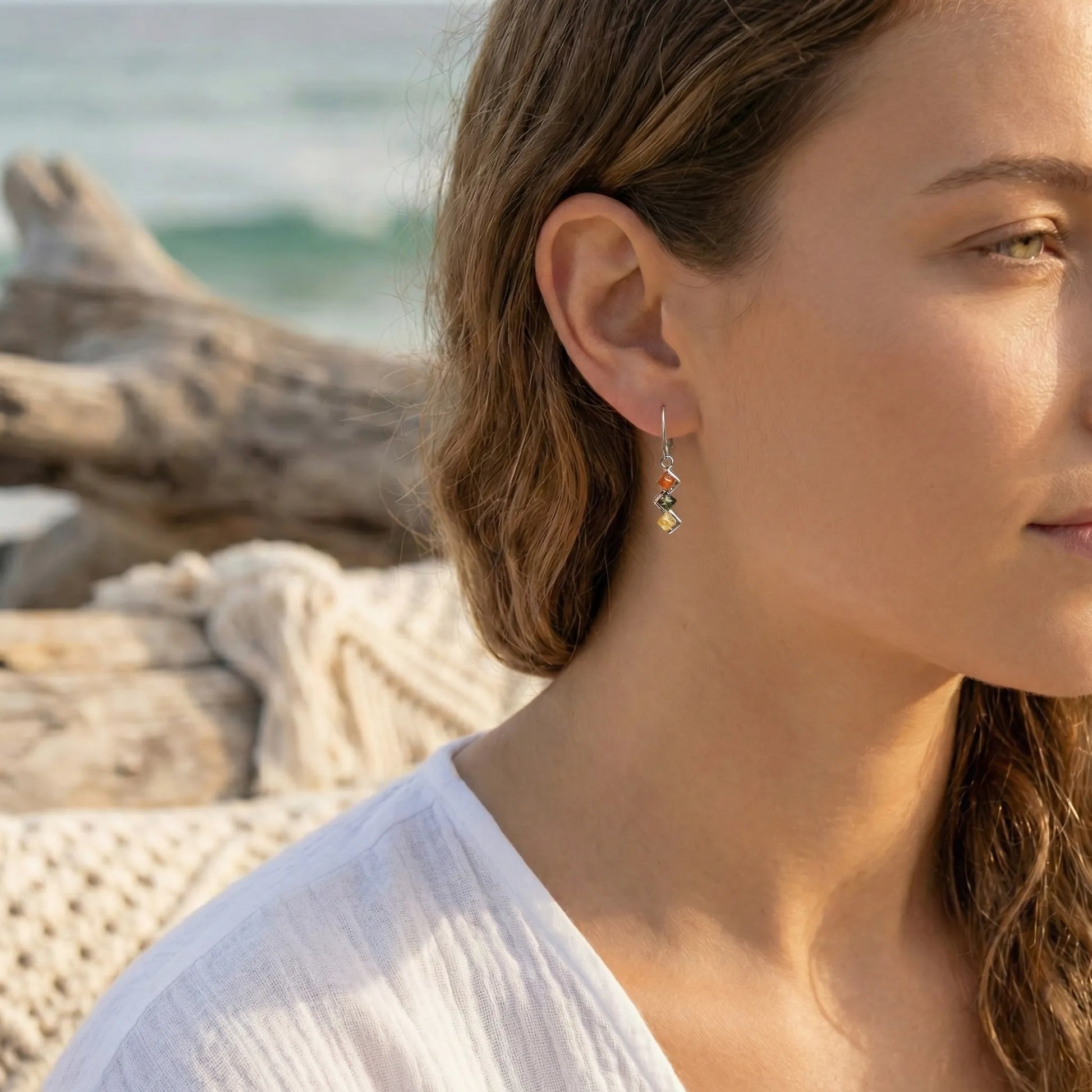 Boucles d'oreilles ambre multicolore pendantes argent - vue detail