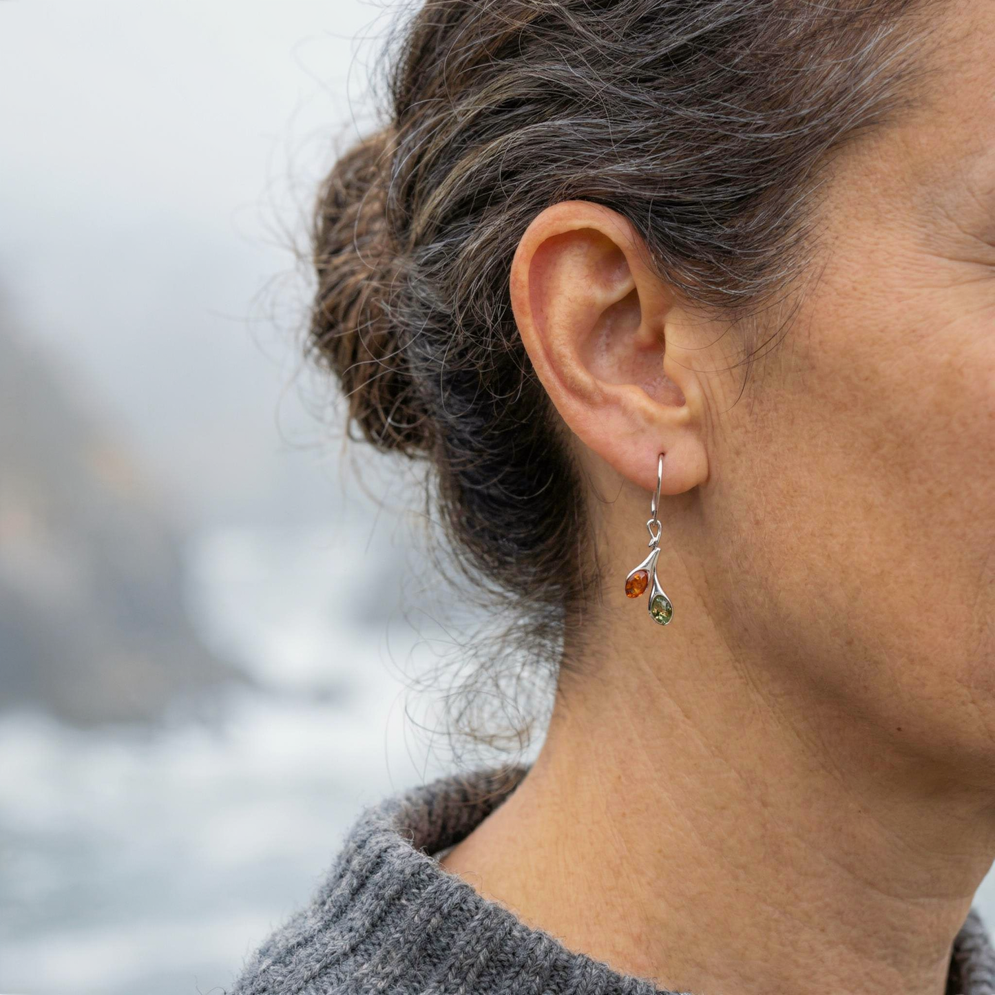 Boucles d'oreilles ambre multicolore ovale modèle 4CVR - porte