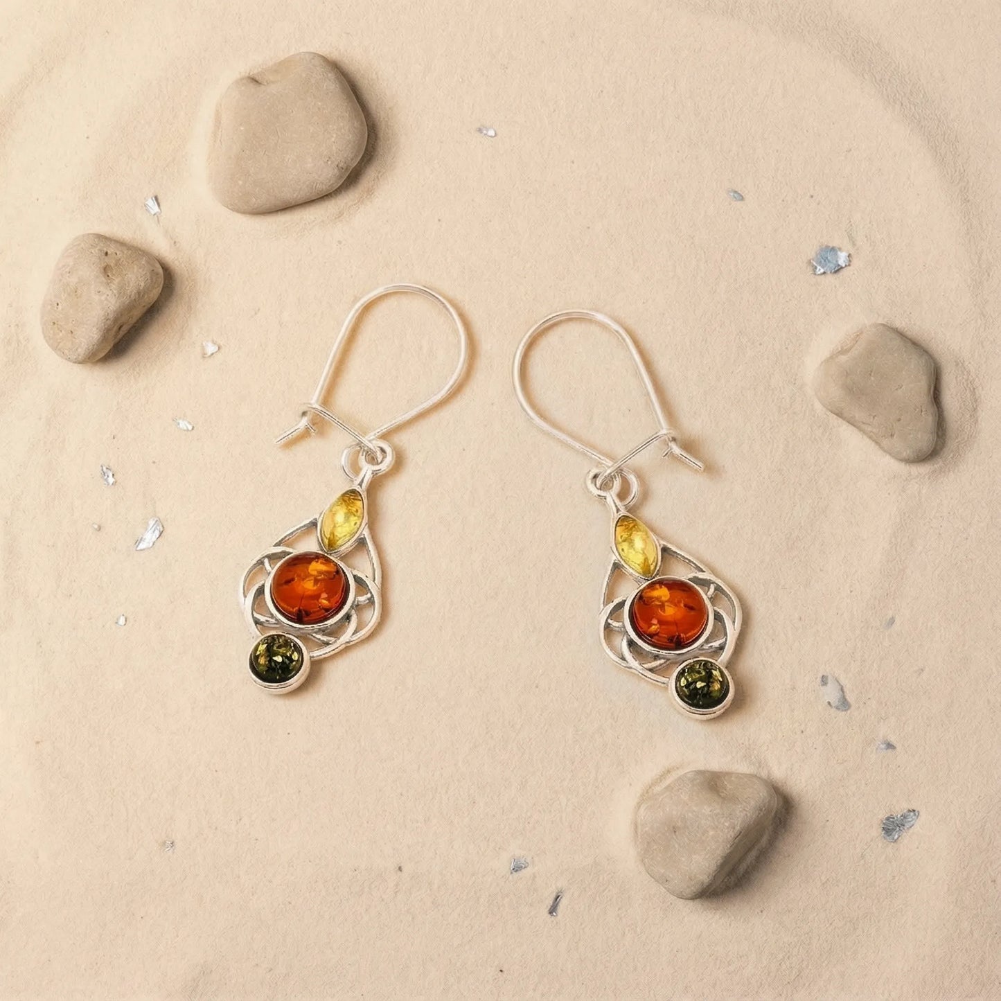 Boucles d'oreilles ambre multicolore pendantes modèle 16MR - zoom